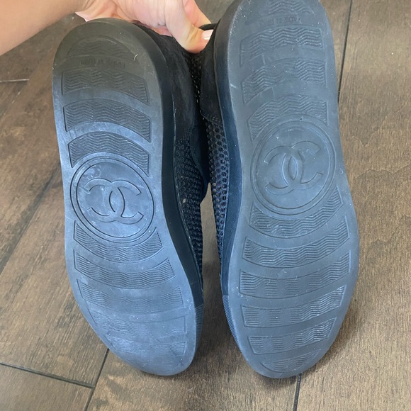 100% authentic Chanel high top sneaker - Picture 4 of 7